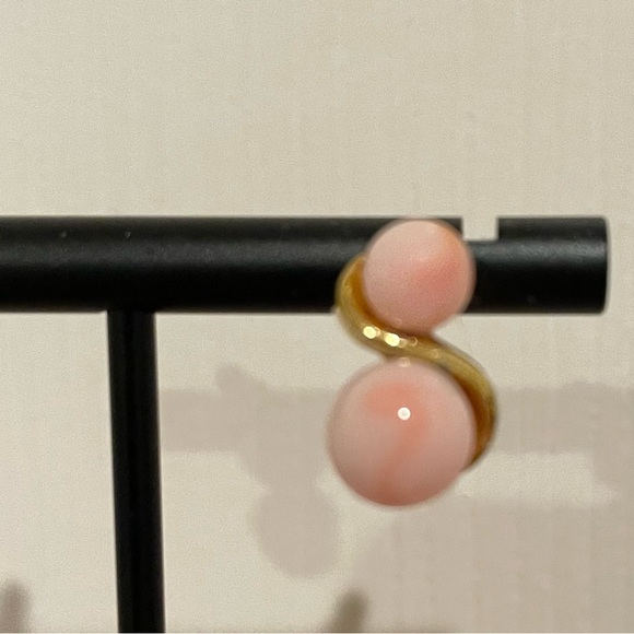 S-shaped, pink, beaded, gold-post earrings - Picture 4 of 6